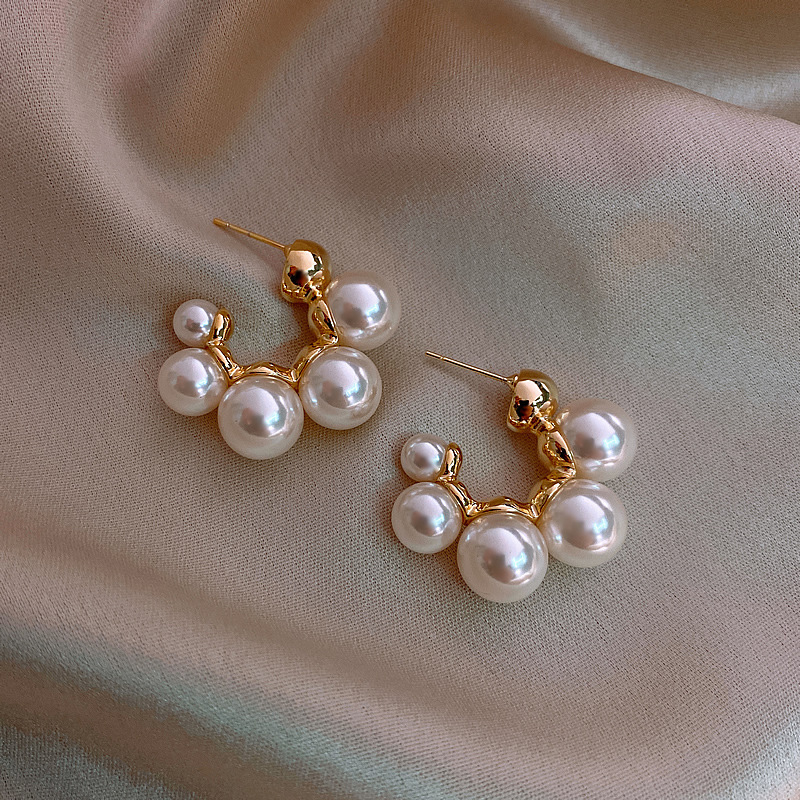 Elegant Romantic Women's Alloy Earrings with Imitation Pearls