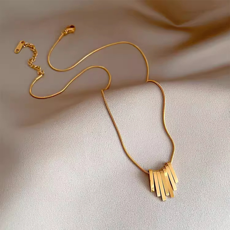 Elegant Fashionable Ladies' Alloy Necklace