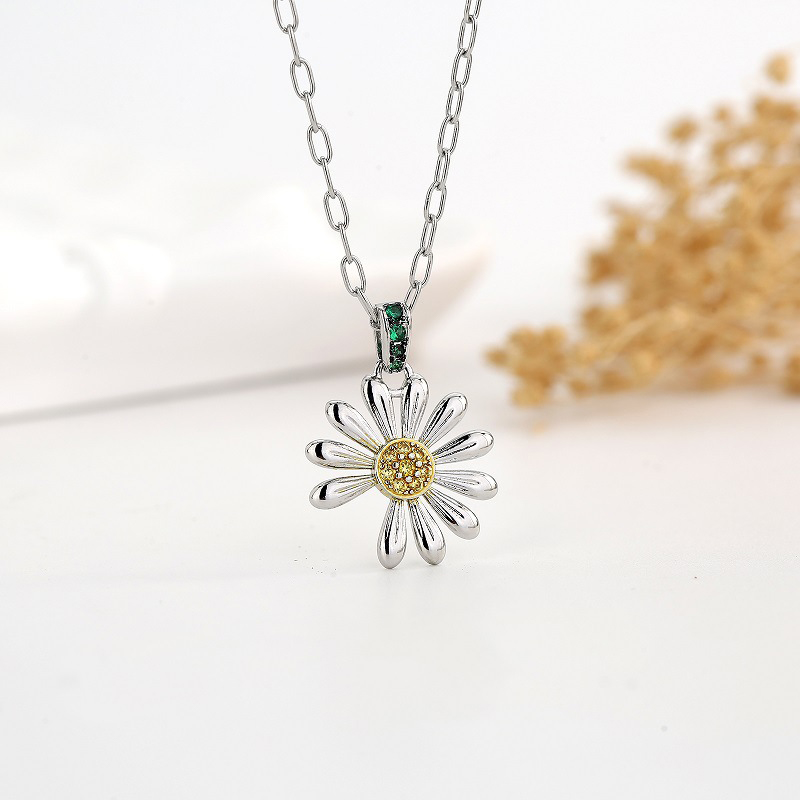 Charming Exquisite Flower Ladies' Copper Necklace