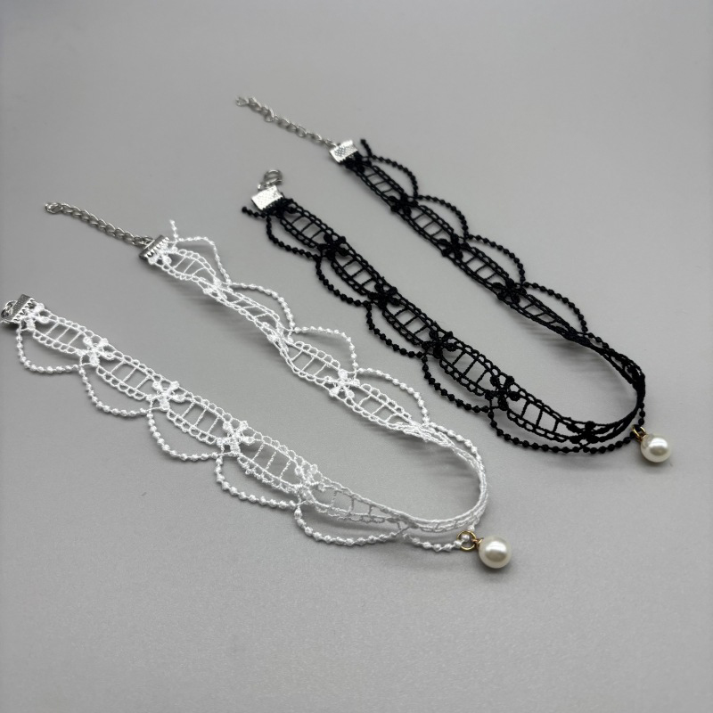 Charming Elegant Ladies' Lace Necklace with Imitation Pearls