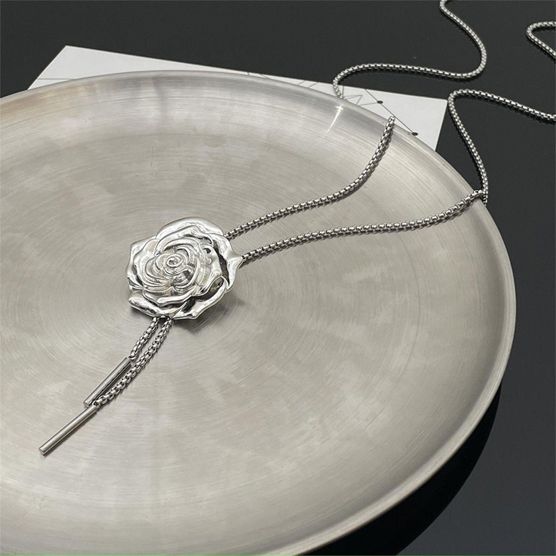 Charming Chic Women's Flower Titanium Steel Alloy Necklace