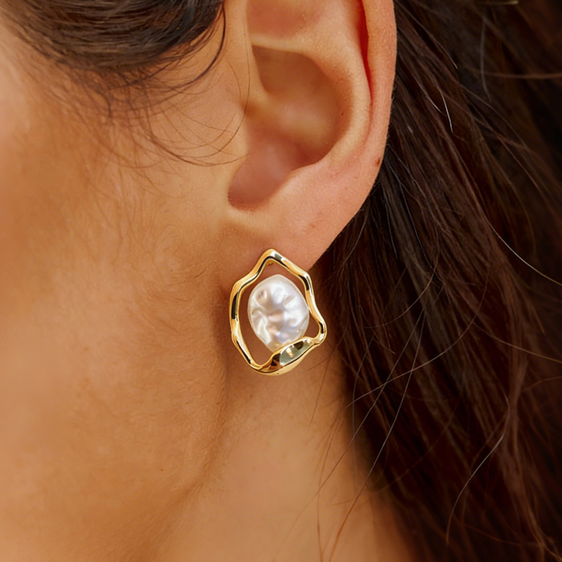Pendientes atractivos elegantes irregulares de aleación con perlas de imitación para mujer