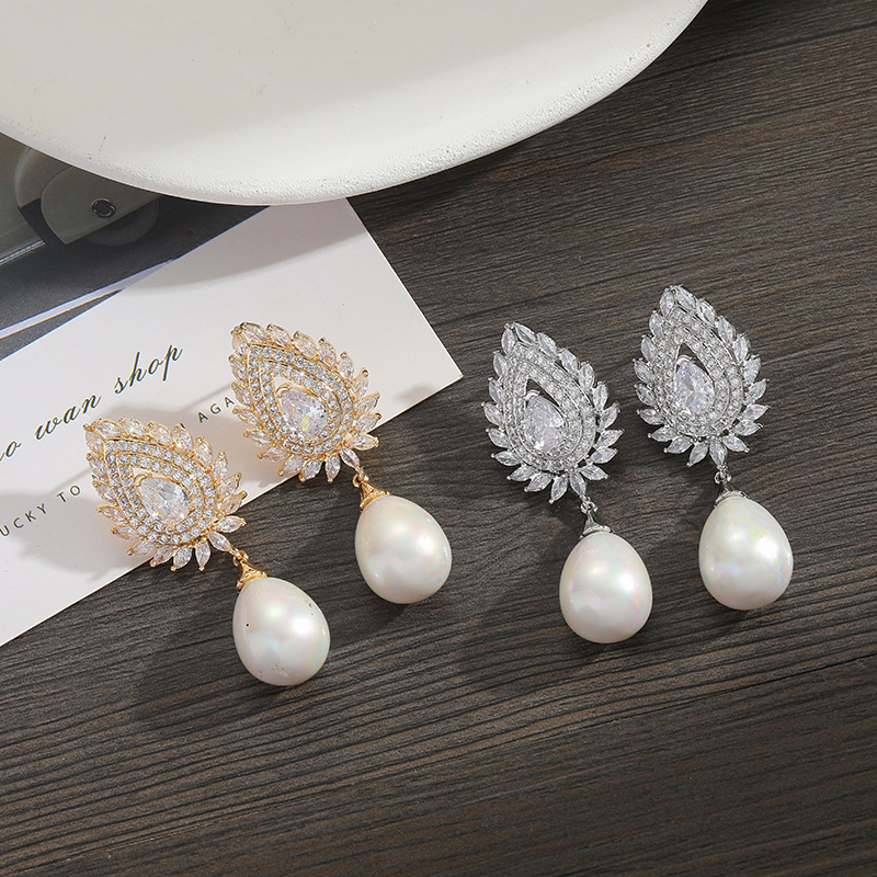 Gorgeous Luxurious Vintage Female Copper Earrings with Imitation Pearls Rhinestone