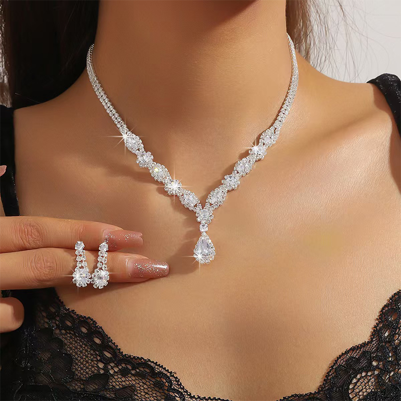 Sparking Romantic Ladies' Drops Alloy Necklace Earring Set with Rhinestone 